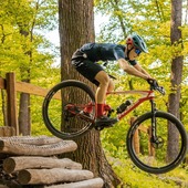 S přilbou Hatchey Control se není třeba bát ani opravdu těžkého terénu. Mrkněte, jak to v něm zvládá @svatostomas 🚵‍♂️

#hatchey #control #apex #bikehelmet @svatostomas
