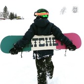 Taky vás nezastaví vypnuté vleky a lanovky? Děti teda určitě ne, takže hezky zpět ke kořenům a šlapat. 👣 Navíc freeride v čerstvém prašanu po náročném výstupu je o to sladší odměnou. 🤟🏂